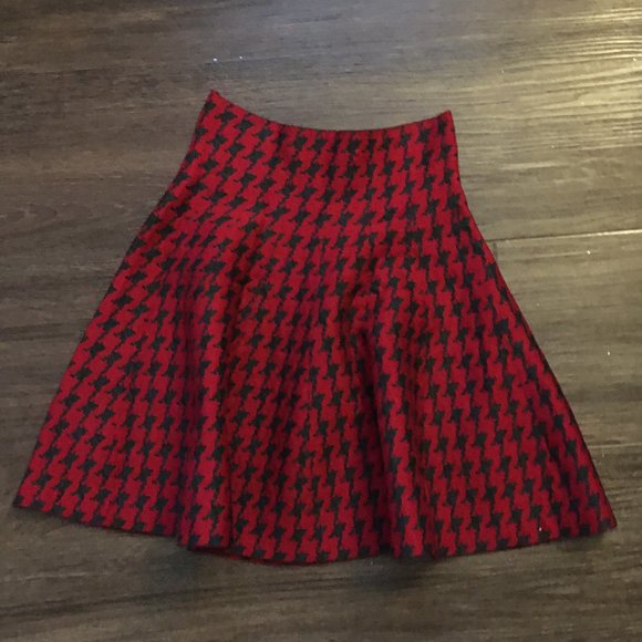 Red and Black Houndstooth Skirt - Picture 1 of 2